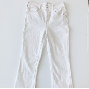 NWT We The Free Free People White Flare
Jeans - Size 30